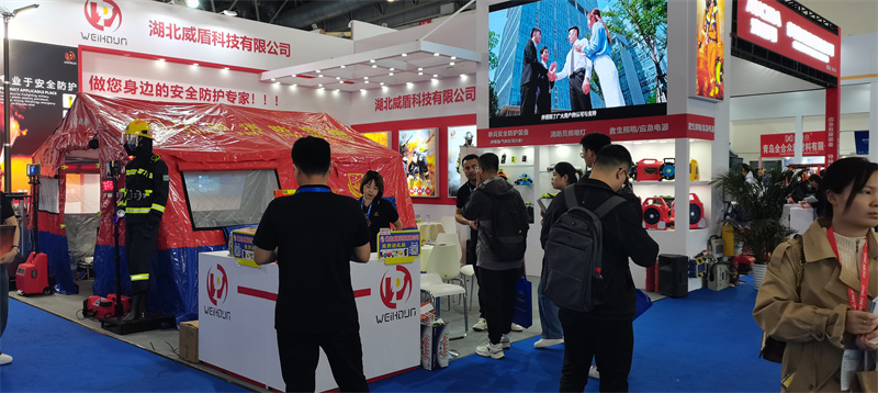 湖北威盾携救援装备亮相第二十届国际消防展 为消防安全保驾护航 (4).jpg