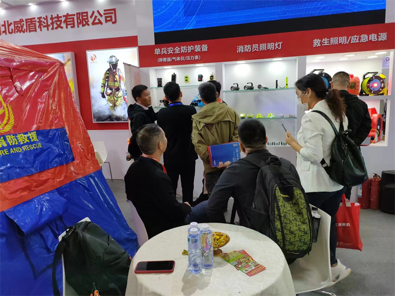 湖北威盾携救援装备亮相第二十届国际消防展 为消防安全保驾护航 (9).jpg